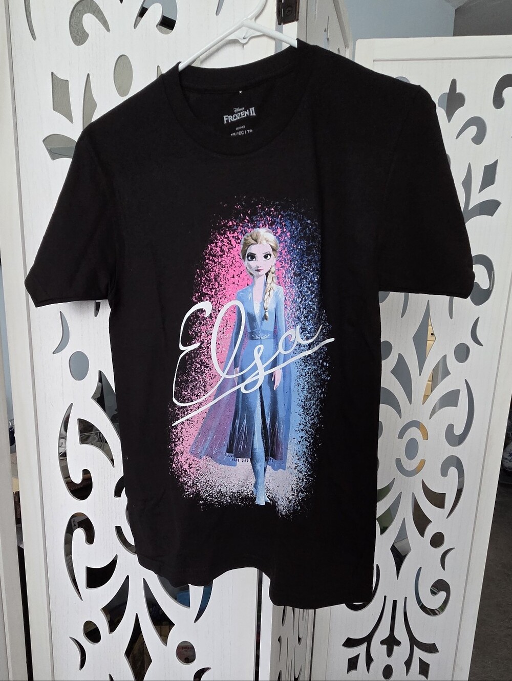 Disney Frozen 2 Elsa Black Graphic T-Shirt XS Extra Small Pink Blue SplatterNwot
